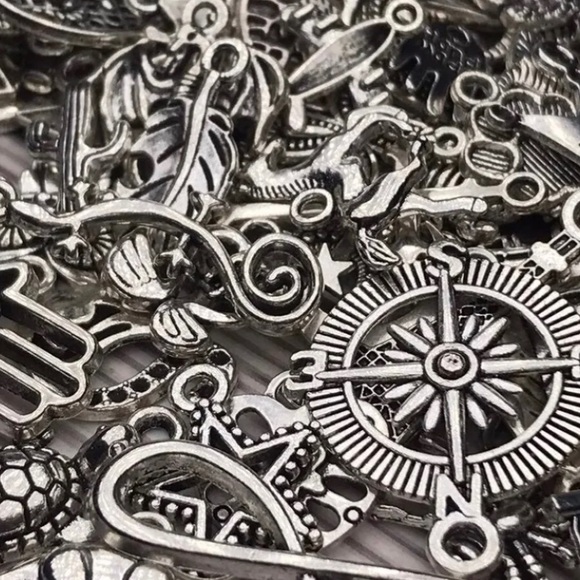 50pc Mixed Lot of Gold & Silver Tone Charms DiY - Picture 4 of 14